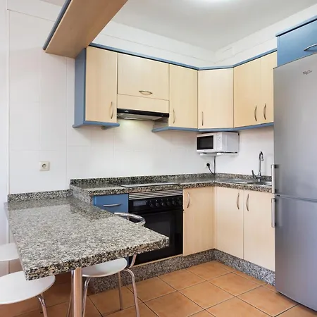 Home2book Sunny Getaway, Terrace & Pool דירה