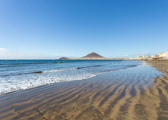 Home2book Sunny Getaway, Terrace & Pool 엘메다노