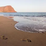 Home2book Sunny Getaway, Terrace & Pool Apartmán