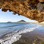 Home2book Sunny Getaway, Terrace & Pool Apartmán